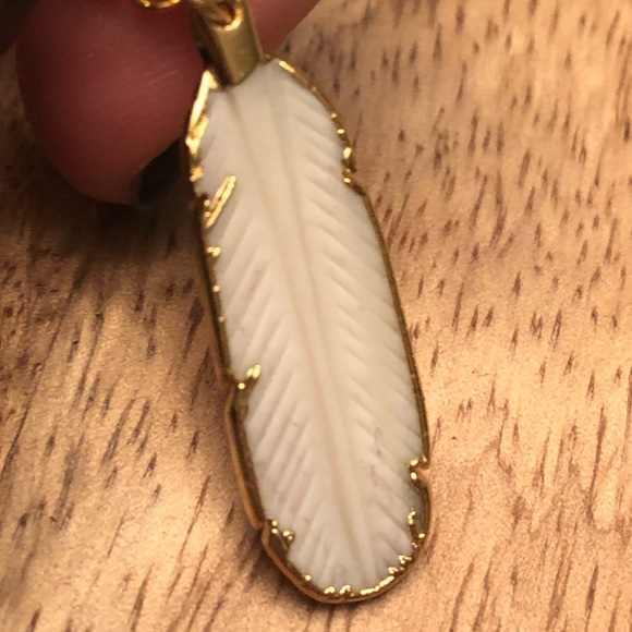✨Feather Carved Sea Shell Necklace - Picture 4 of 6